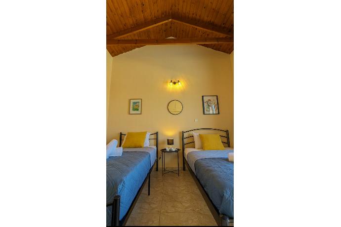  . - Villa Yvonne . (Photo Gallery) }}