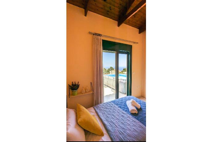  . - Villa Yvonne . (Photo Gallery) }}