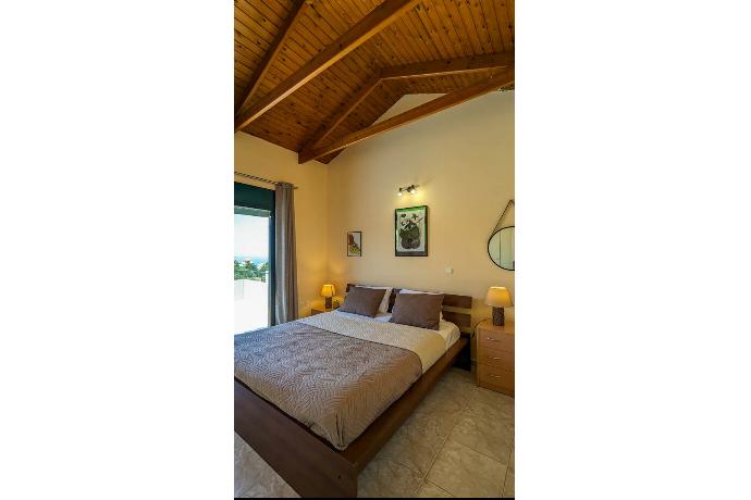  . - Villa Yvonne . (Photo Gallery) }}