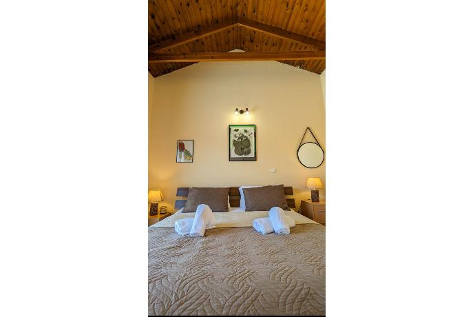  . - Villa Yvonne . (Photo Gallery) }}