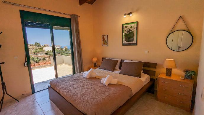  . - Villa Yvonne . (Photo Gallery) }}