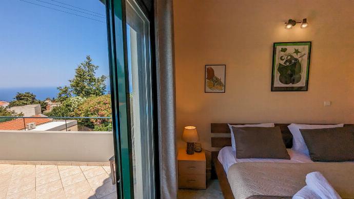  . - Villa Yvonne . (Photo Gallery) }}