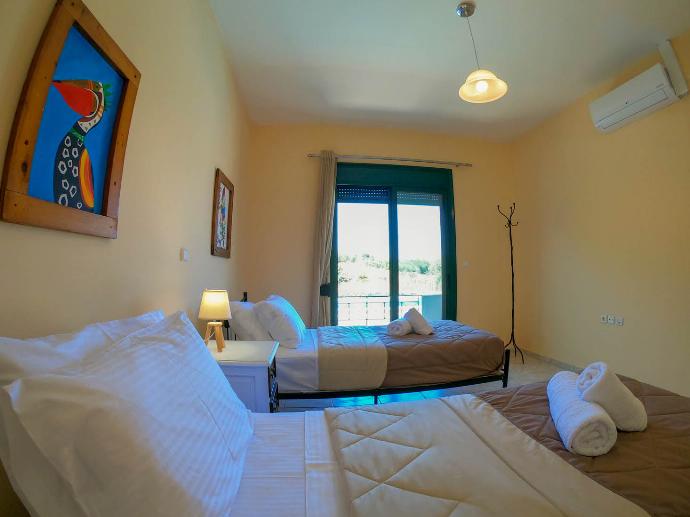  . - Villa Phoebe . (Photo Gallery) }}