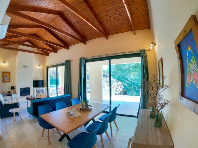  . - Villa Phoebe . (Photo Gallery) }}