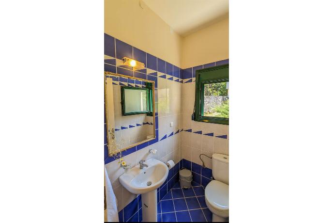  . - Villa Phoebe . (Photo Gallery) }}