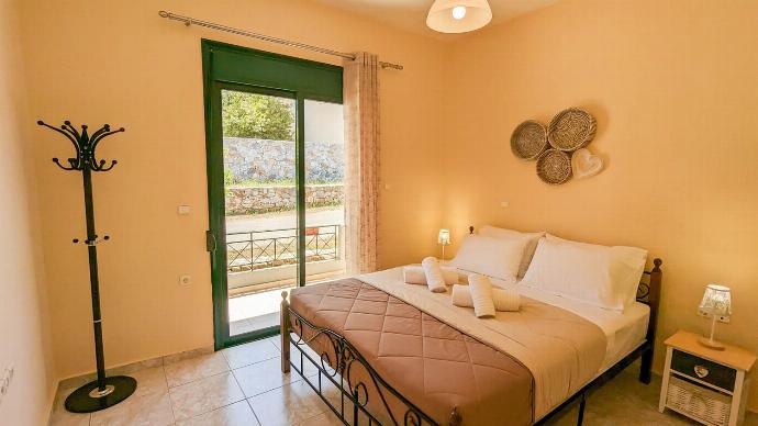  . - Villa Phoebe . (Photo Gallery) }}