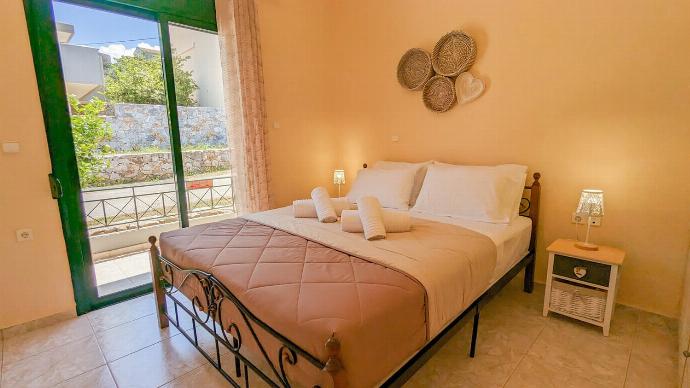  . - Villa Phoebe . (Photo Gallery) }}