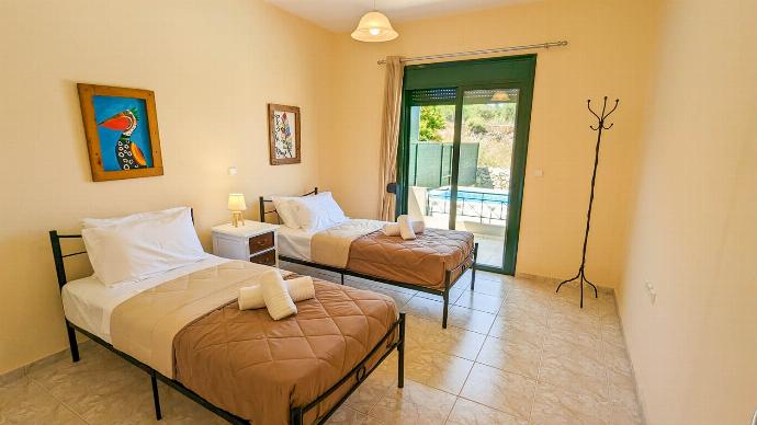  . - Villa Phoebe . (Photo Gallery) }}