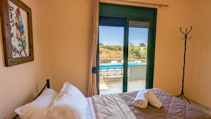  . - Villa Phoebe . (Photo Gallery) }}