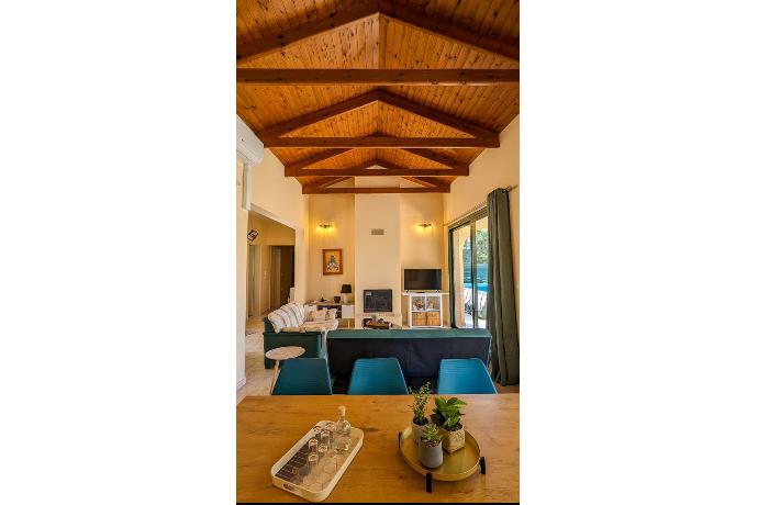  . - Villa Phoebe . (Photo Gallery) }}