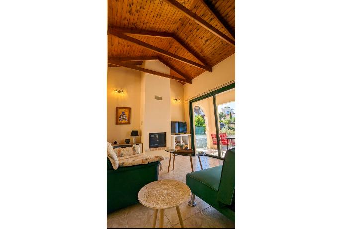  . - Villa Phoebe . (Photo Gallery) }}