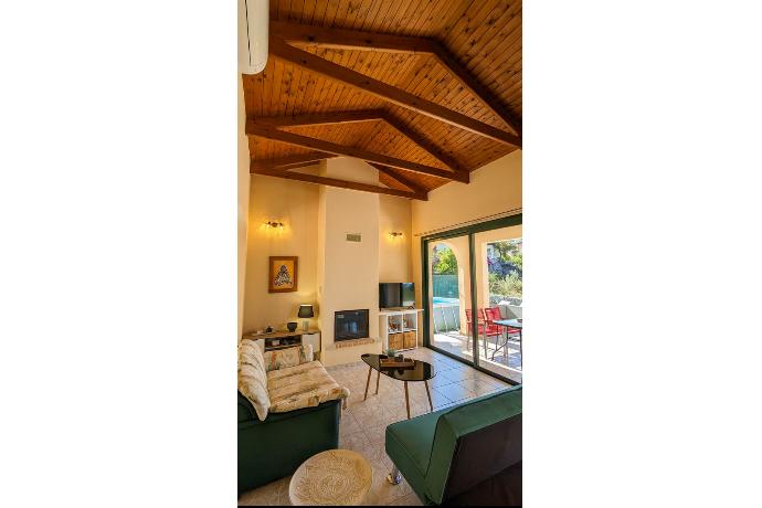  . - Villa Phoebe . (Photo Gallery) }}