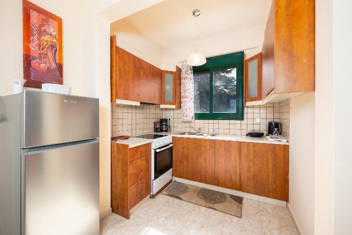 Equipped kitchen . - Villa Phedra . (Photo Gallery) }}