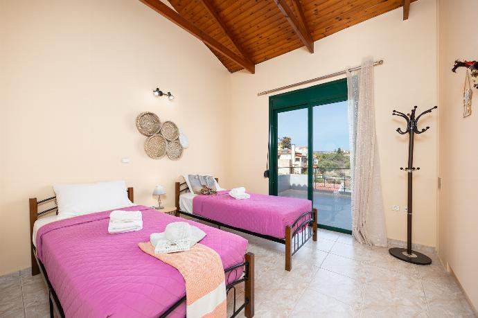 Twin bedroom with A/C . - Villa Phedra . (Photo Gallery) }}