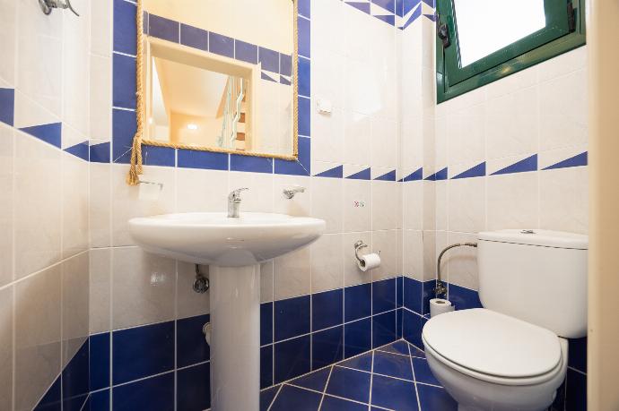 Family W/C . - Villa Phedra . (Photo Gallery) }}