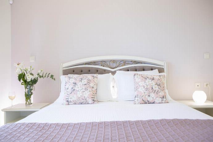  . - Villa Melanthi . (Photo Gallery) }}