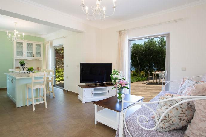 . - Villa Melanthi . (Photo Gallery) }}