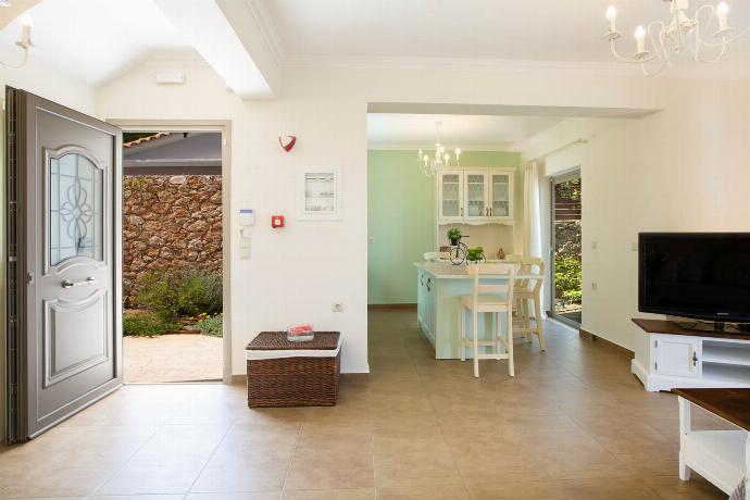  . - Villa Melanthi . (Photo Gallery) }}