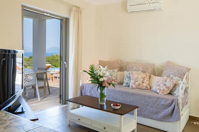  . - Villa Melanthi . (Photo Gallery) }}