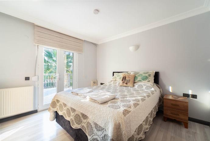  . - Villa Tara . (Photo Gallery) }}