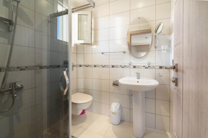  . - Villa Tara . (Photo Gallery) }}
