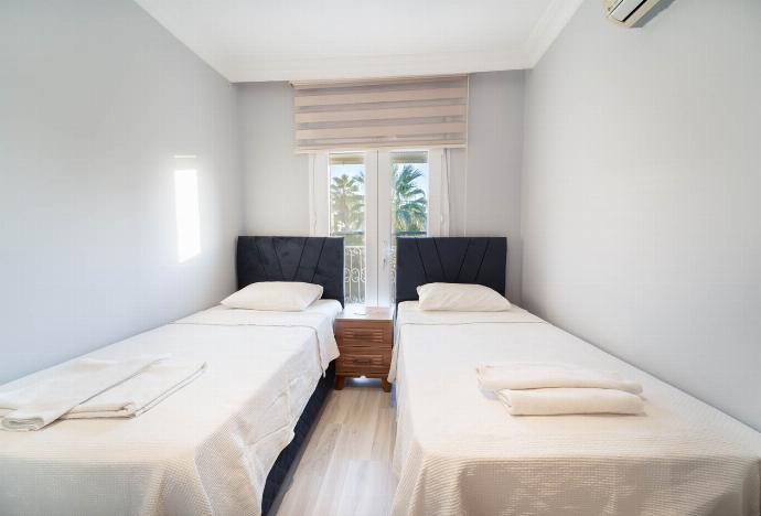  . - Villa Tara . (Photo Gallery) }}
