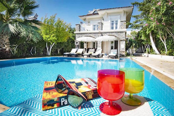  . - Villa Tara . (Photo Gallery) }}