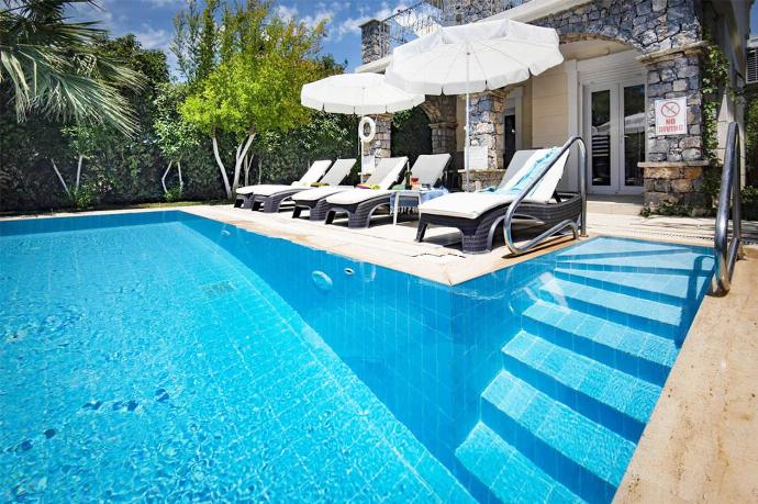  . - Villa Tara . (Photo Gallery) }}