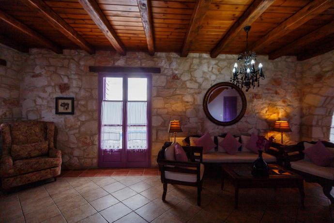  . - Villa Carolina . (Photo Gallery) }}