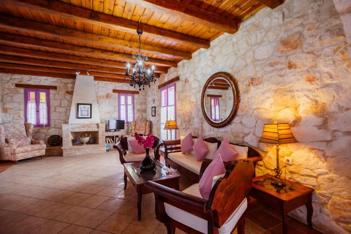  . - Villa Carolina . (Photo Gallery) }}