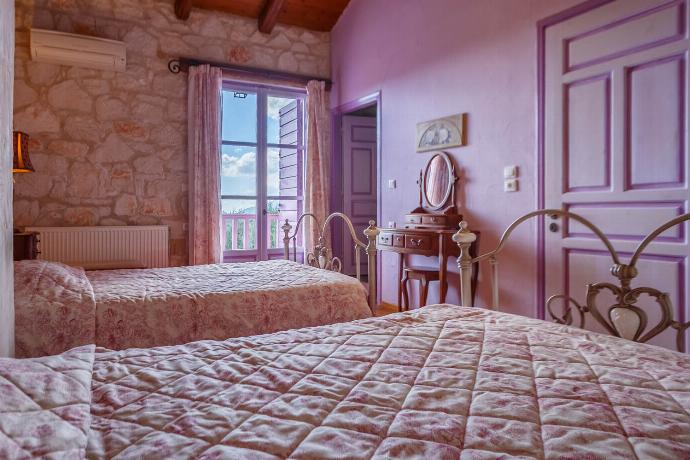  . - Villa Carolina . (Photo Gallery) }}