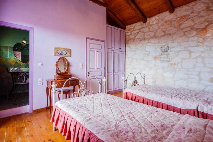  . - Villa Carolina . (Photo Gallery) }}