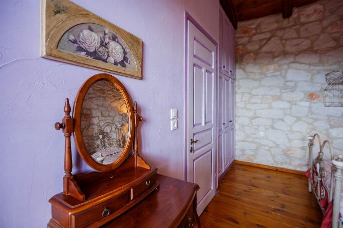  . - Villa Carolina . (Photo Gallery) }}