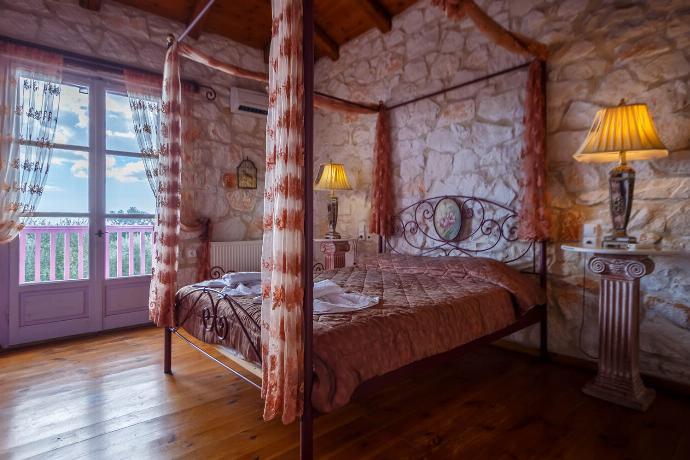  . - Villa Carolina . (Photo Gallery) }}