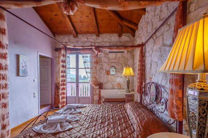  . - Villa Carolina . (Photo Gallery) }}