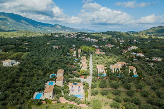  . - Villa Carolina . (Photo Gallery) }}