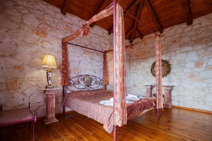  . - Villa Carolina . (Photo Gallery) }}
