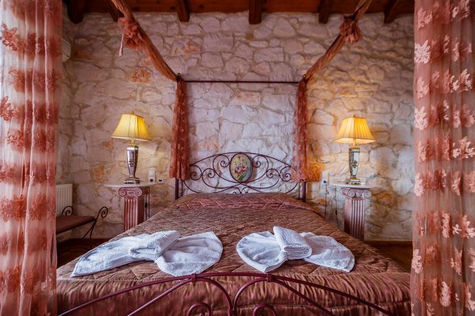  . - Villa Carolina . (Photo Gallery) }}