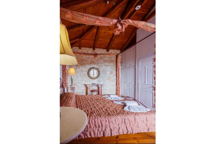  . - Villa Carolina . (Photo Gallery) }}