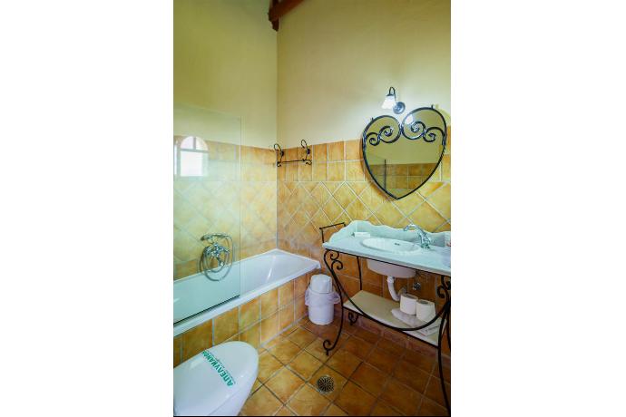 . - Villa Carolina . (Photo Gallery) }}