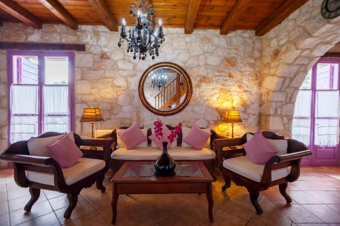  . - Villa Carolina . (Photo Gallery) }}