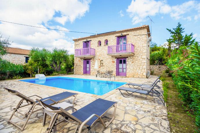  . - Villa Carolina . (Photo Gallery) }}