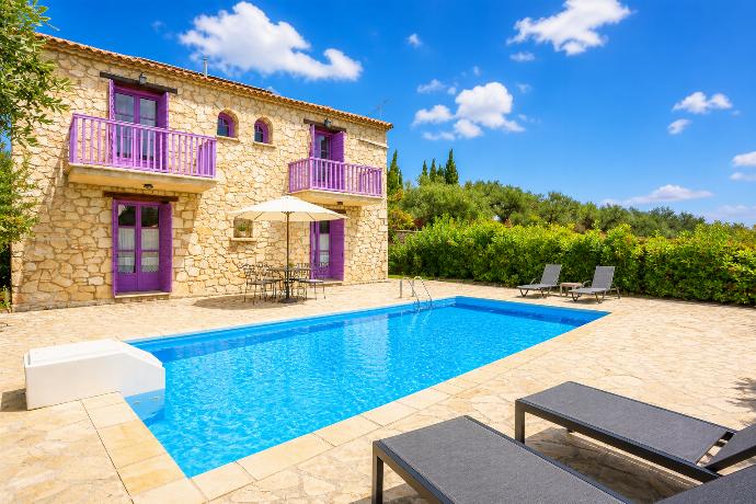  . - Villa Carolina . (Photo Gallery) }}