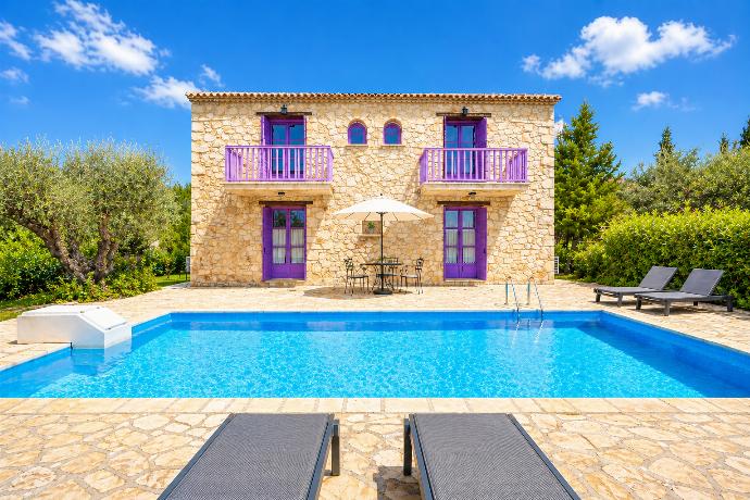  . - Villa Carolina . (Photo Gallery) }}