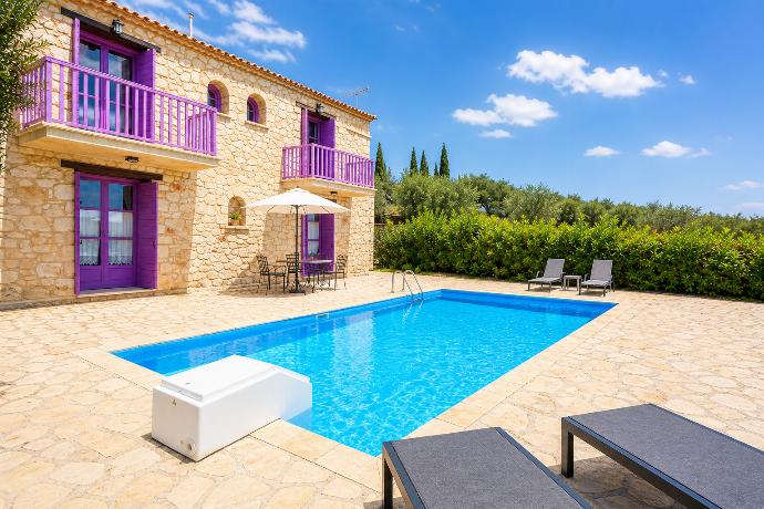  . - Villa Carolina . (Photo Gallery) }}
