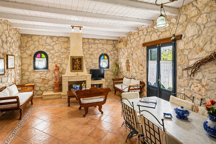  . - Villa Demetra . (Photo Gallery) }}