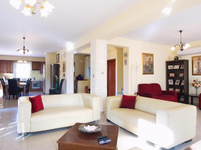 Villa Aliona