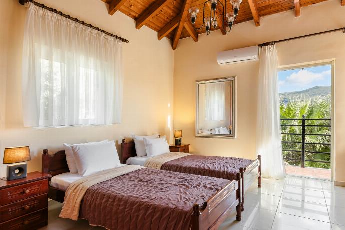  . - Villa Aliona . (Photo Gallery) }}