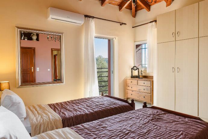  . - Villa Aliona . (Photo Gallery) }}