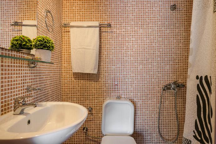  . - Villa Aliona . (Photo Gallery) }}